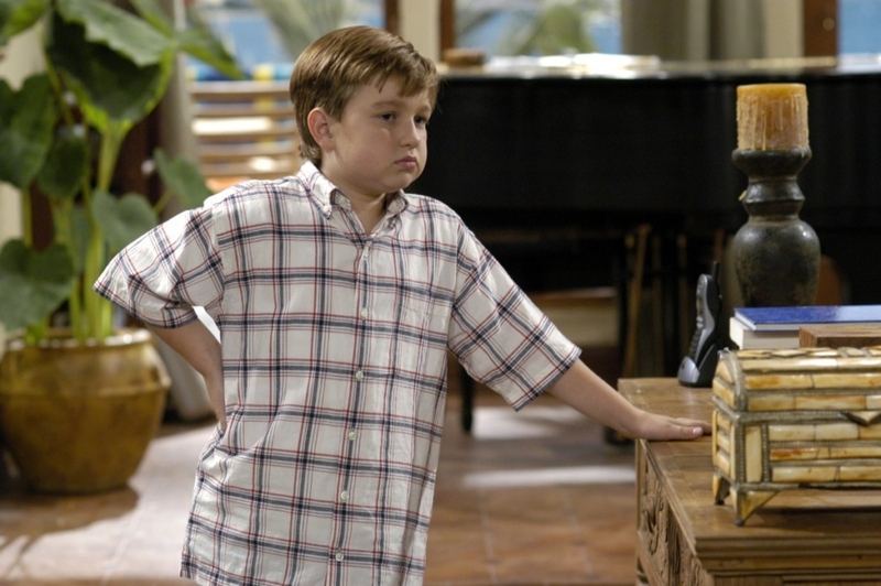 Angus T. Jones - Jake Harper (Two and a Half Men) | MovieStillsDB