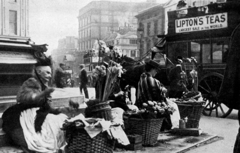 Retro Piccadilly Circus | Getty Images Photo by The Print Collector