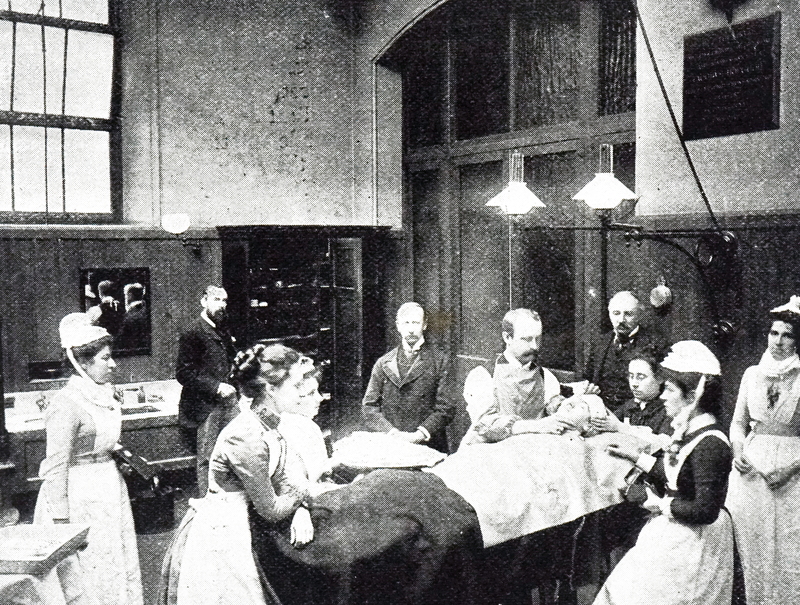 An Operating Theater | Getty Images Photo by Universal History Archive/Universal Images Group