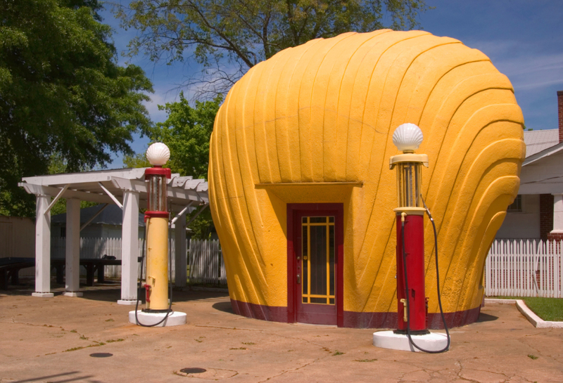 Shell Service Station – Winston-Salem, North Carolina | Alamy Stock Photo by Bob Pardue - NC