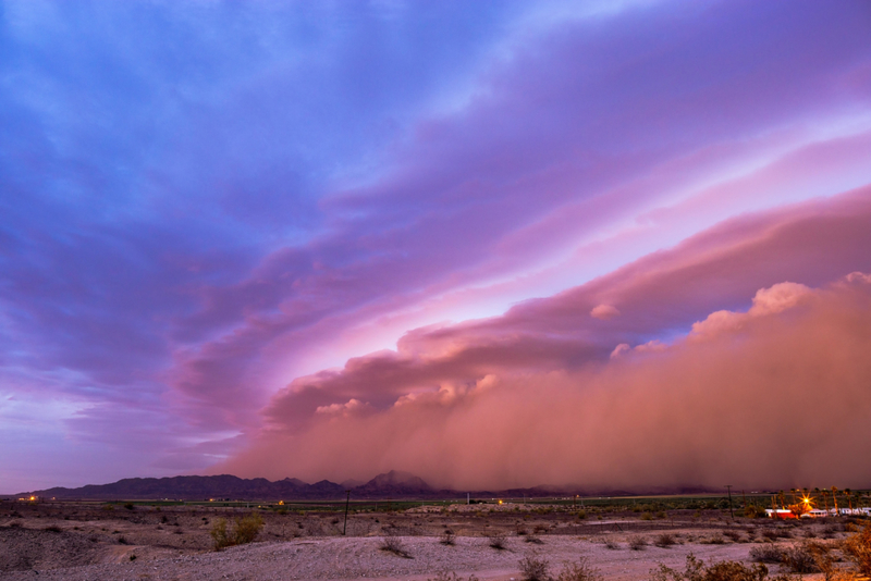 Get Off the Road if You Ever See a Wall of Dust | Alamy Stock Photo by John Sirlin