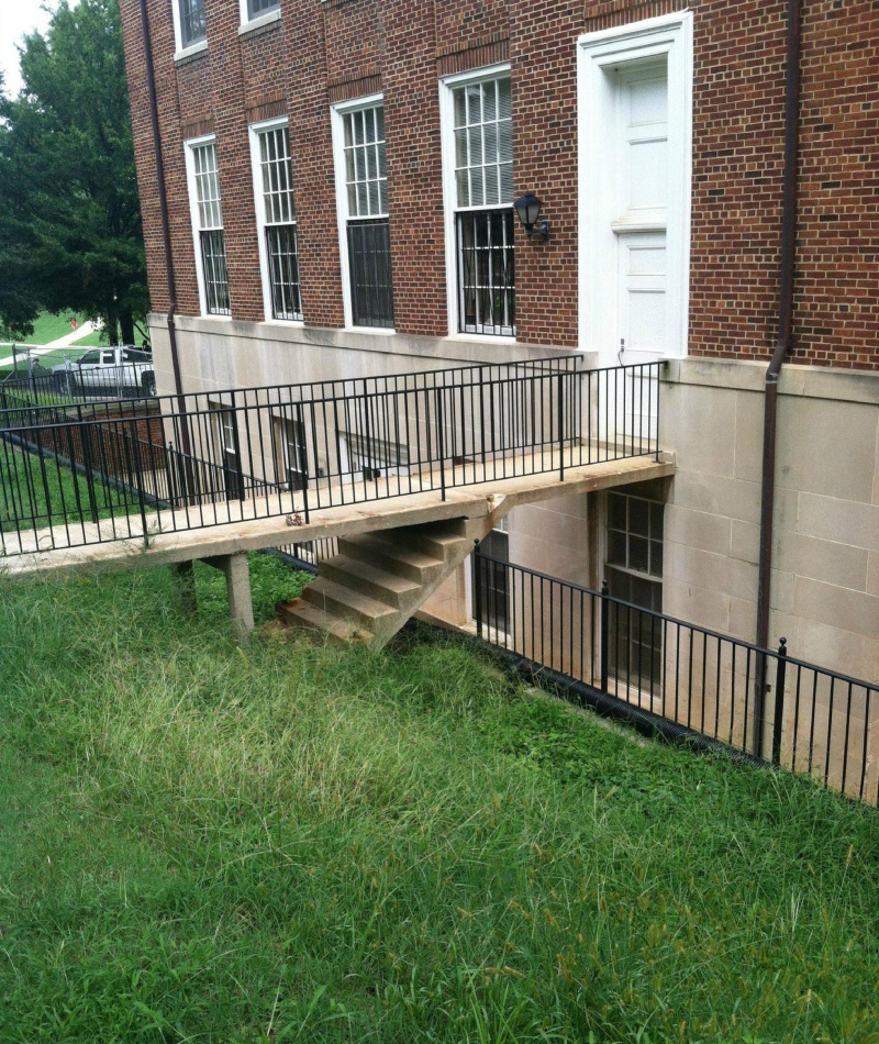 Stairs to Nowhere | Imgur.com/rEN3F