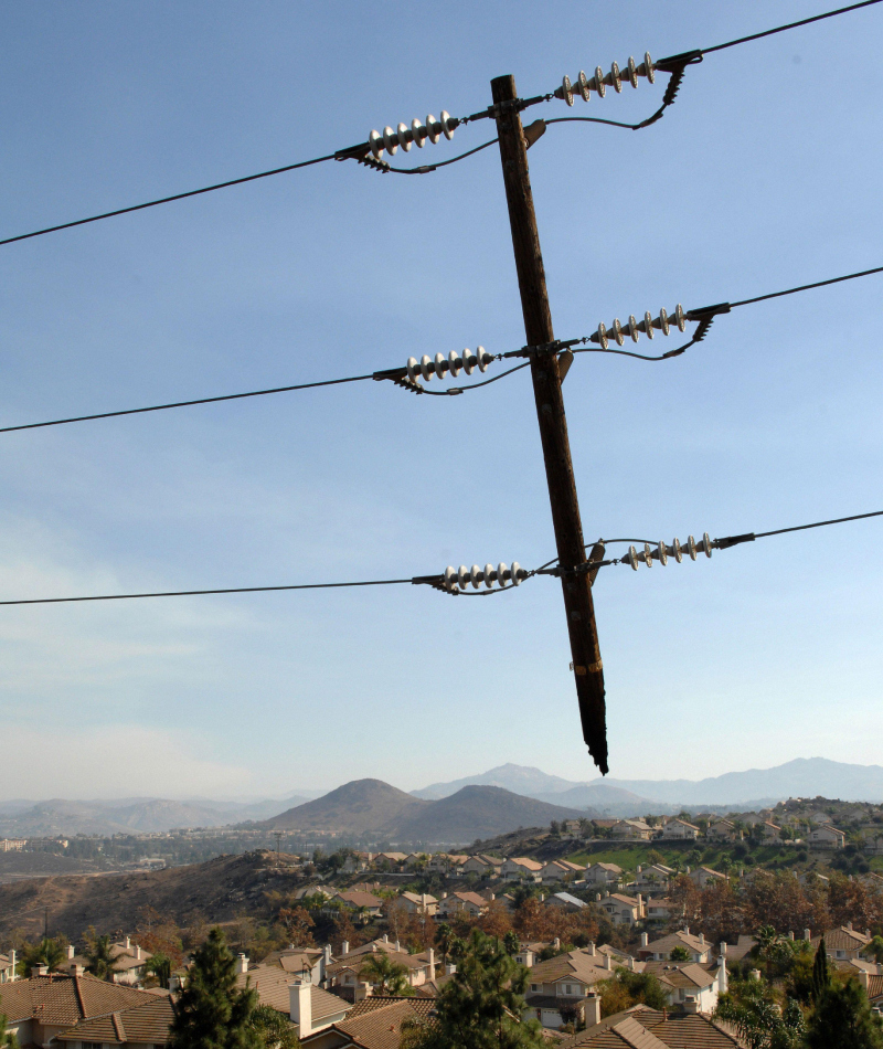 When the Wooden Pole Rotted Away | Alamy Stock Photo by Lionel Hahn/ABACAPRESS