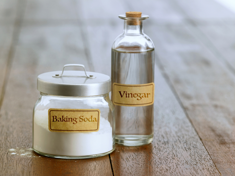 Does Vinegar & Baking Soda Actually Work? | focal point/Shutterstock